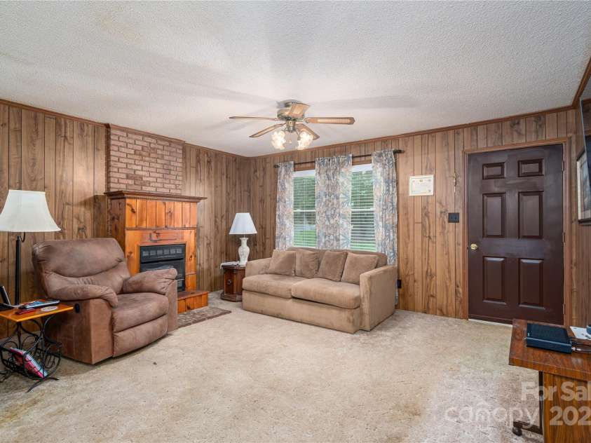 1472 Woodridge Lane, Lincolnton, NC 28092.  MLS# CAR4295086, YatesRealty ID 34407. 