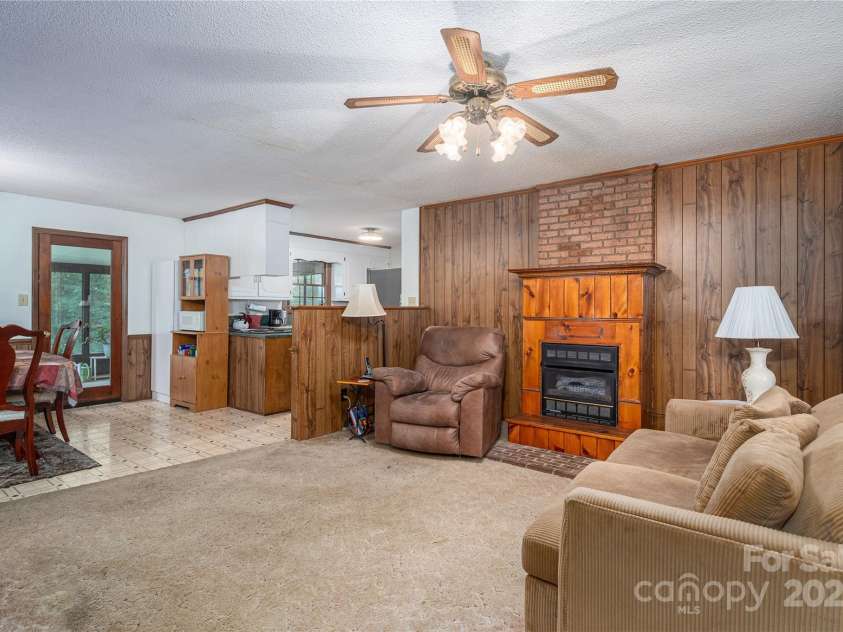 1472 Woodridge Lane, Lincolnton, NC 28092.  MLS# CAR4295086, YatesRealty ID 34407. 