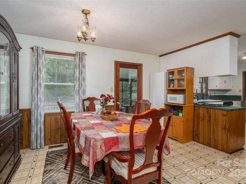 1472 Woodridge Lane, Lincolnton, NC 28092.  MLS# CAR4295086, YatesRealty ID 34407. 