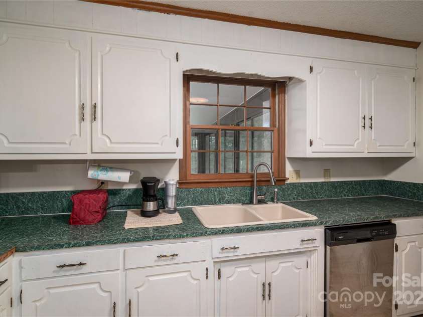 1472 Woodridge Lane, Lincolnton, NC 28092.  MLS# CAR4295086, YatesRealty ID 34407. 