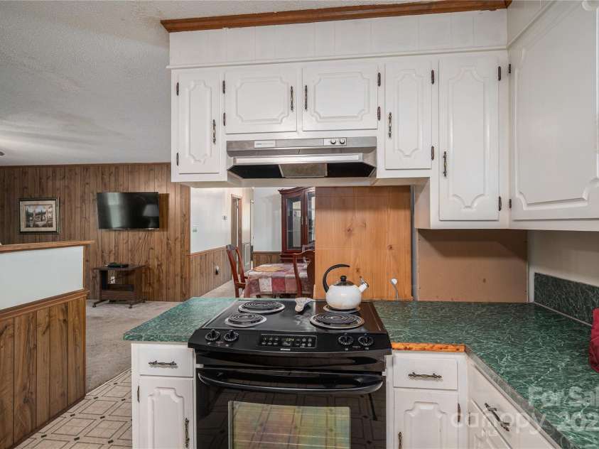 1472 Woodridge Lane, Lincolnton, NC 28092.  MLS# CAR4295086, YatesRealty ID 34407. 