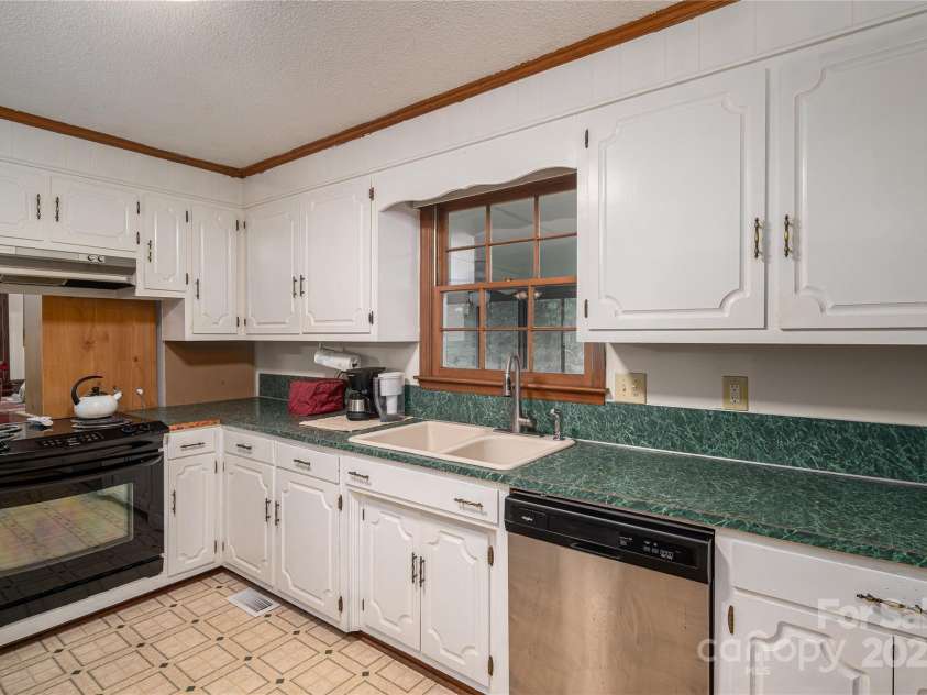 1472 Woodridge Lane, Lincolnton, NC 28092.  MLS# CAR4295086, YatesRealty ID 34407. 