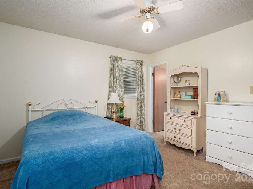 1472 Woodridge Lane, Lincolnton, NC 28092.  MLS# CAR4295086, YatesRealty ID 34407. 