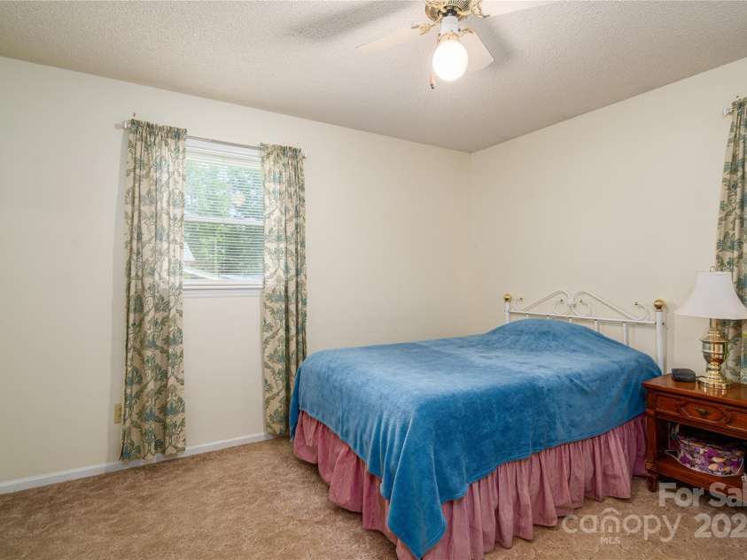 1472 Woodridge Lane, Lincolnton, NC 28092.  MLS# CAR4295086, YatesRealty ID 34407. 