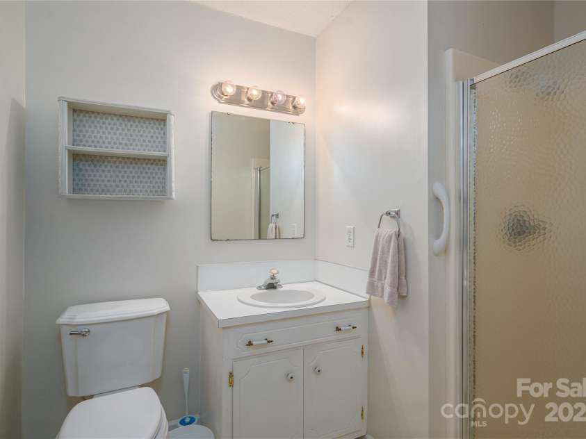 1472 Woodridge Lane, Lincolnton, NC 28092.  MLS# CAR4295086, YatesRealty ID 34407. 