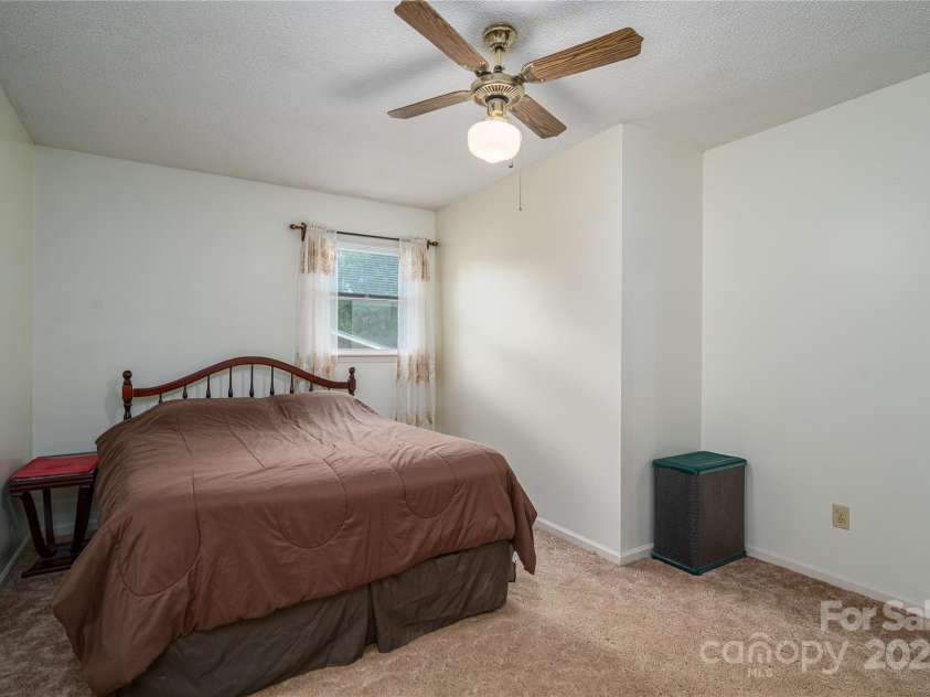 1472 Woodridge Lane, Lincolnton, NC 28092.  MLS# CAR4295086, YatesRealty ID 34407. 