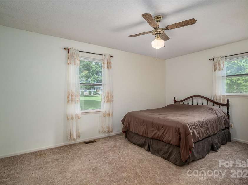 1472 Woodridge Lane, Lincolnton, NC 28092.  MLS# CAR4295086, YatesRealty ID 34407. 