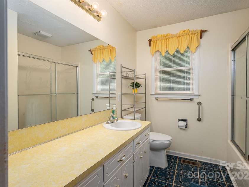 1472 Woodridge Lane, Lincolnton, NC 28092.  MLS# CAR4295086, YatesRealty ID 34407. 