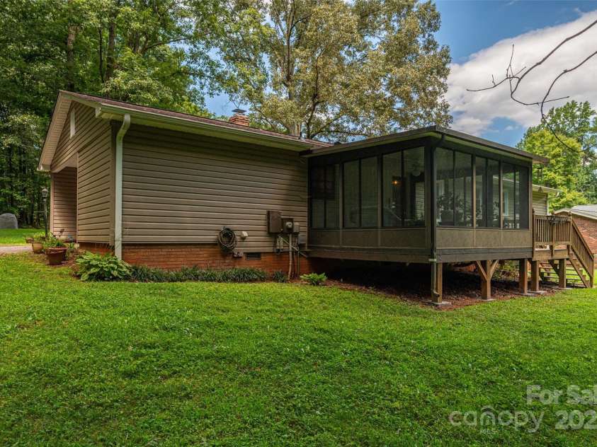 1472 Woodridge Lane, Lincolnton, NC 28092.  MLS# CAR4295086, YatesRealty ID 34407. 