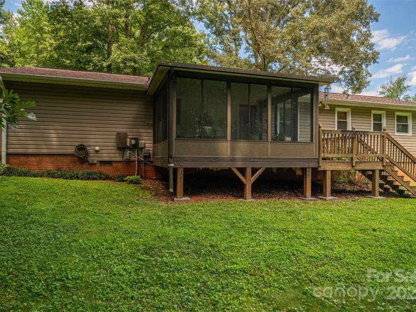1472 Woodridge Lane, Lincolnton, NC 28092.  MLS# CAR4295086, YatesRealty ID 34407. 