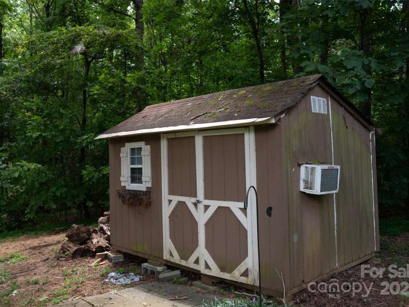 1472 Woodridge Lane, Lincolnton, NC 28092.  MLS# CAR4295086, YatesRealty ID 34407. 