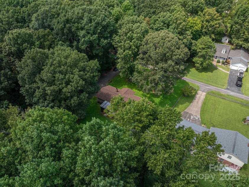 1472 Woodridge Lane, Lincolnton, NC 28092.  MLS# CAR4295086, YatesRealty ID 34407. 