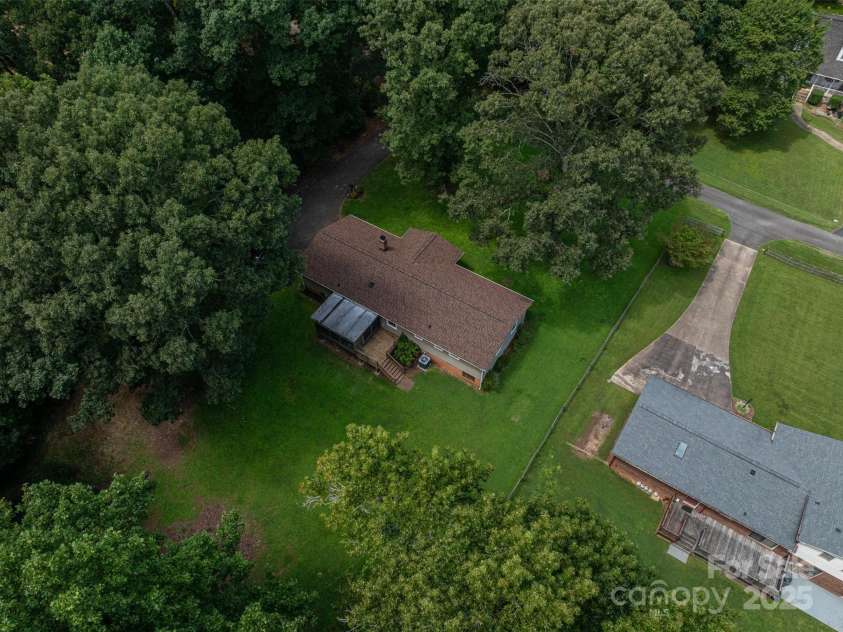 1472 Woodridge Lane, Lincolnton, NC 28092.  MLS# CAR4295086, YatesRealty ID 34407. 