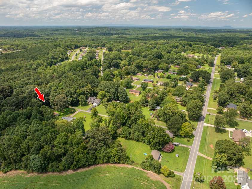 1472 Woodridge Lane, Lincolnton, NC 28092.  MLS# CAR4295086, YatesRealty ID 34407. 