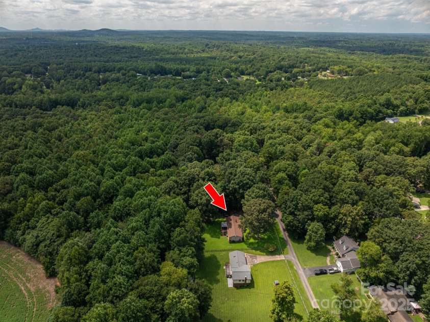 1472 Woodridge Lane, Lincolnton, NC 28092.  MLS# CAR4295086, YatesRealty ID 34407. 