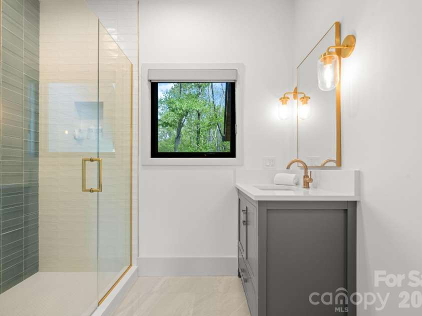 576 Eagle Springs Trail, Banner Elk, NC 28604.  MLS# CAR4383432, YatesRealty ID 34407. Bathroom Full 2 Upper