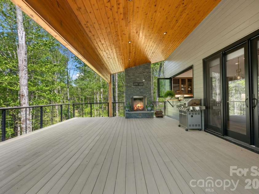 576 Eagle Springs Trail, Banner Elk, NC 28604.  MLS# CAR4383432, YatesRealty ID 34407. Deck