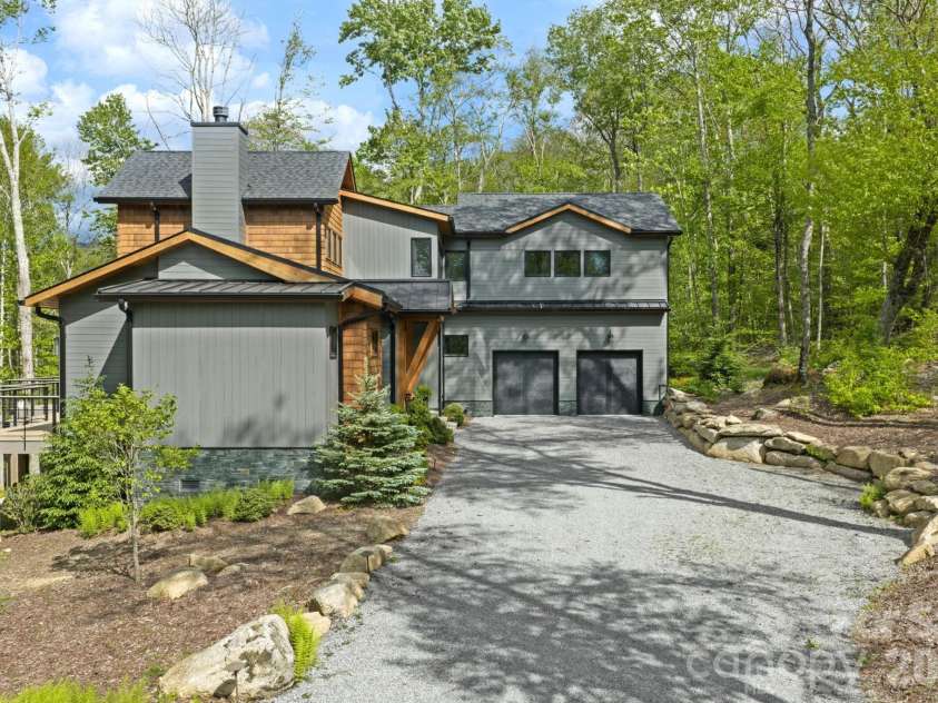 576 Eagle Springs Trail, Banner Elk, NC 28604.  MLS# CAR4383432, YatesRealty ID 34407. Driveway