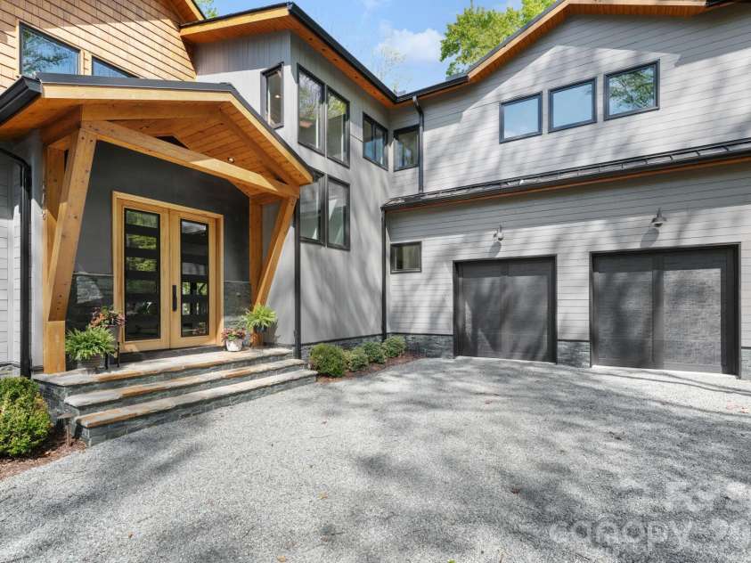 576 Eagle Springs Trail, Banner Elk, NC 28604.  MLS# CAR4383432, YatesRealty ID 34407. Front Entrance