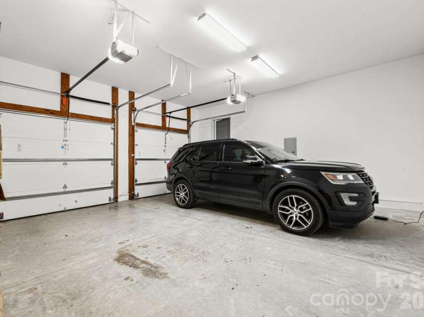 576 Eagle Springs Trail, Banner Elk, NC 28604.  MLS# CAR4383432, YatesRealty ID 34407. Garage Main