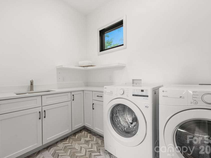 576 Eagle Springs Trail, Banner Elk, NC 28604.  MLS# CAR4383432, YatesRealty ID 34407. Laundry Room Main