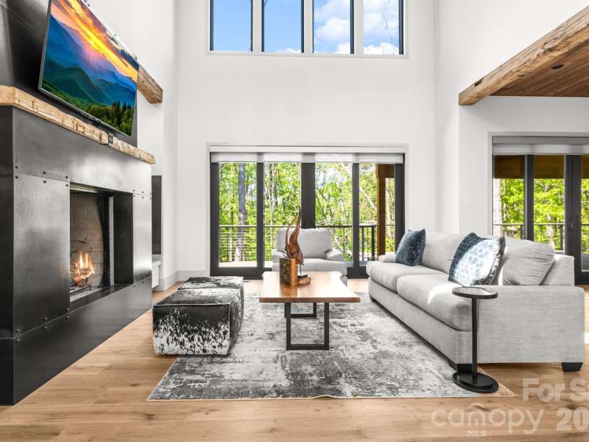 576 Eagle Springs Trail, Banner Elk, NC 28604.  MLS# CAR4383432, YatesRealty ID 34407. Living Room