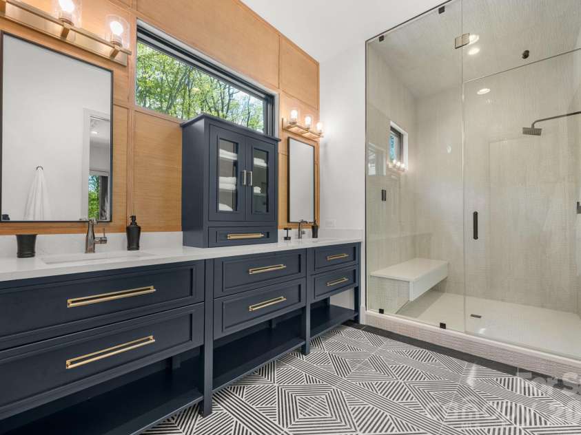 576 Eagle Springs Trail, Banner Elk, NC 28604.  MLS# CAR4383432, YatesRealty ID 34407. Primary Bathroom