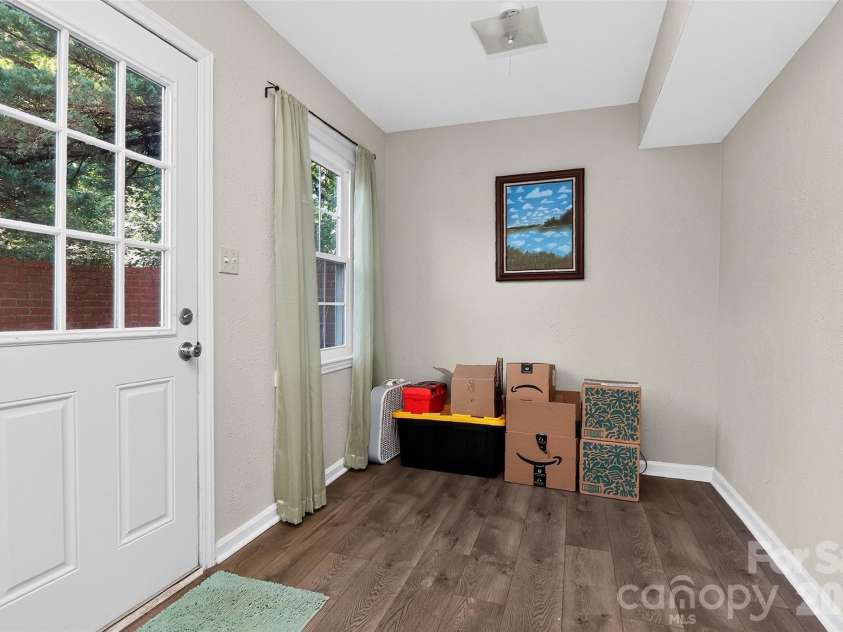 11117 Park Road, Charlotte, NC 28226.  MLS# CAR4399202, YatesRealty ID 34408. Breakfast area