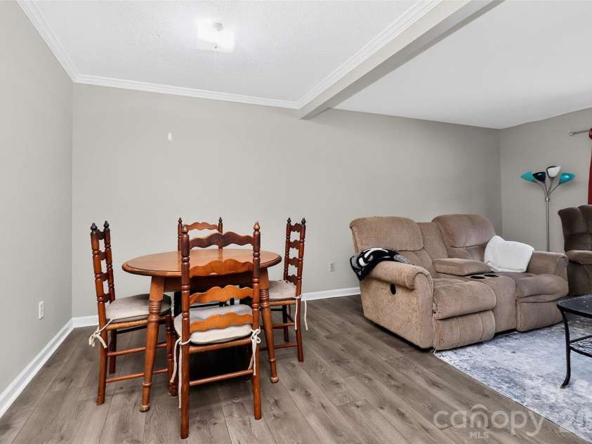 11117 Park Road, Charlotte, NC 28226.  MLS# CAR4399202, YatesRealty ID 34408. Dining Area