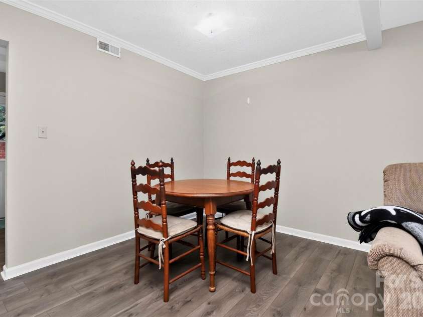11117 Park Road, Charlotte, NC 28226.  MLS# CAR4399202, YatesRealty ID 34408. Dining Area