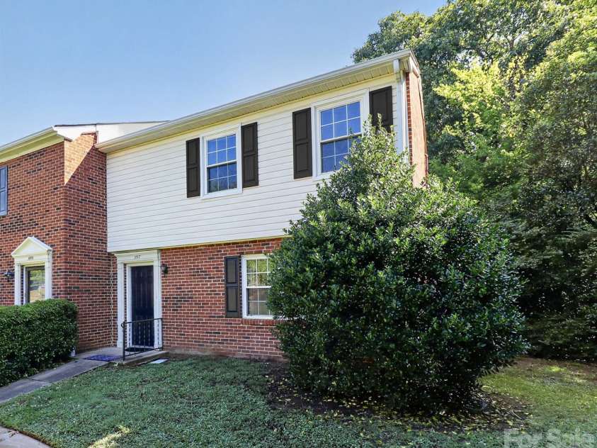 11117 Park Road, Charlotte, NC 28226.  MLS# CAR4399202, YatesRealty ID 34408. End Unit