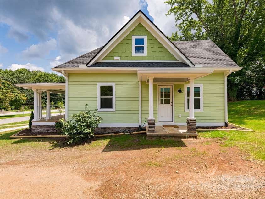 172 Reed Street, Canton, NC 28716.  MLS# CAR4296110, YatesRealty ID 34408. 