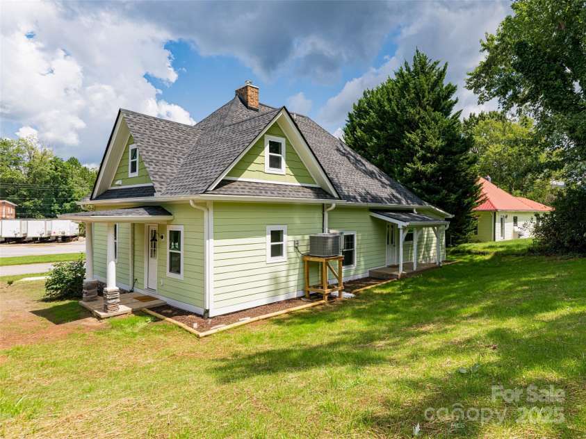 172 Reed Street, Canton, NC 28716.  MLS# CAR4296110, YatesRealty ID 34408. 