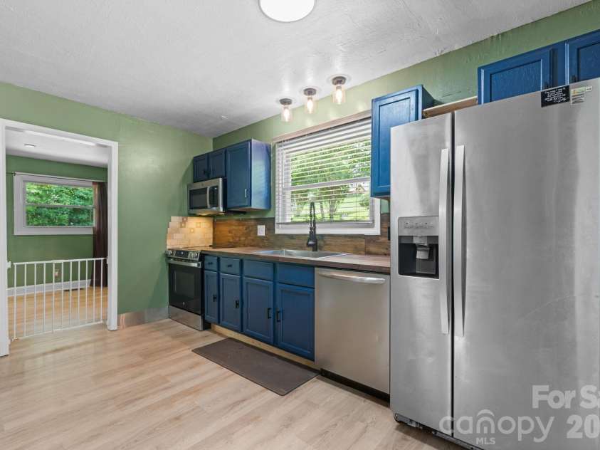 248 Hemlock Street, Hudson, NC 28638.  MLS# CAR4393449, YatesRealty ID 34409. Kitchen
