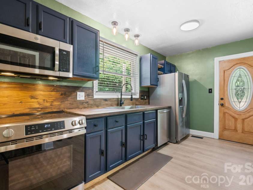 248 Hemlock Street, Hudson, NC 28638.  MLS# CAR4393449, YatesRealty ID 34409. Kitchen
