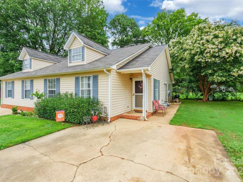 1098 Farm Pond Lane, Rock Hill, SC 29732.  MLS# CAR4290855, YatesRealty ID 34411. 