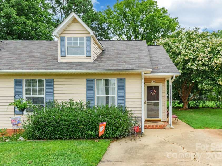 1098 Farm Pond Lane, Rock Hill, SC 29732.  MLS# CAR4290855, YatesRealty ID 34411. 
