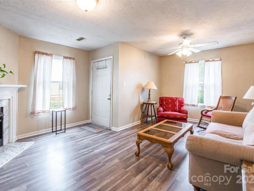 1098 Farm Pond Lane, Rock Hill, SC 29732.  MLS# CAR4290855, YatesRealty ID 34411. 