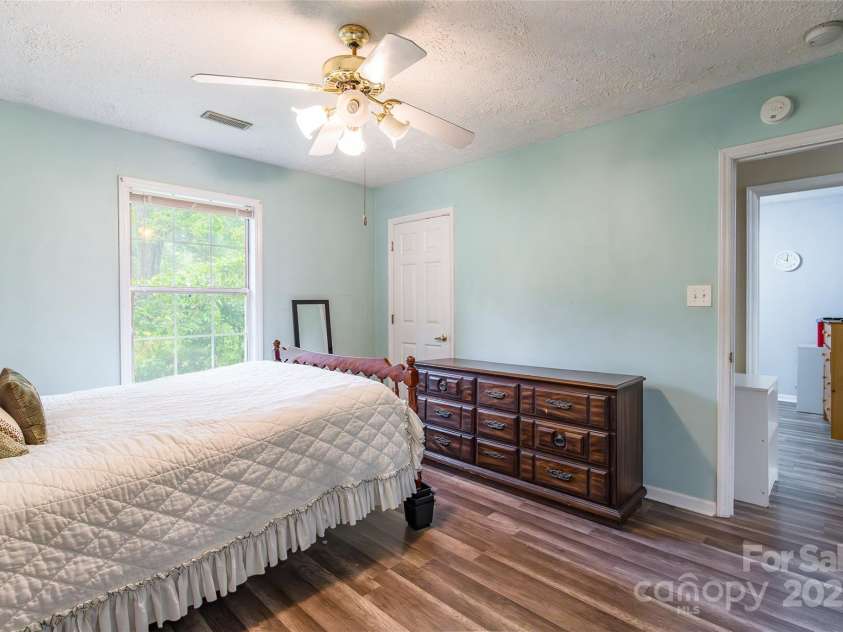 1098 Farm Pond Lane, Rock Hill, SC 29732.  MLS# CAR4290855, YatesRealty ID 34411. 