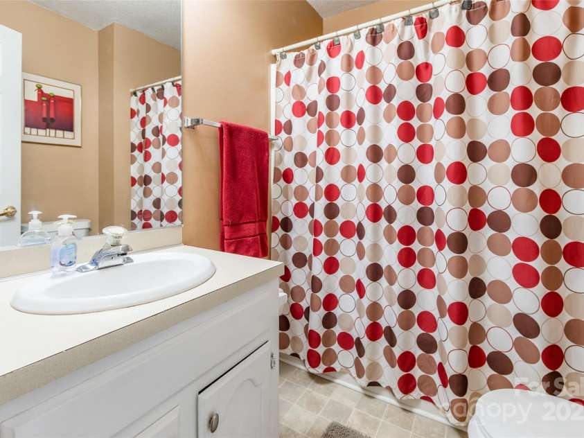 1098 Farm Pond Lane, Rock Hill, SC 29732.  MLS# CAR4290855, YatesRealty ID 34411. 