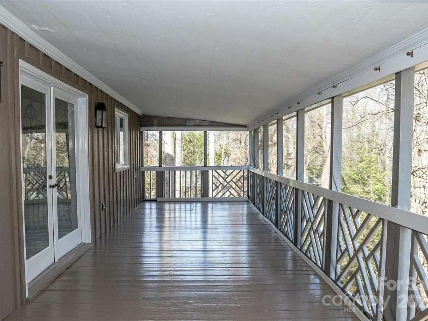 212 Riverside Drive, Morganton, NC 28655.  MLS# CAR4294013, YatesRealty ID 34413. 