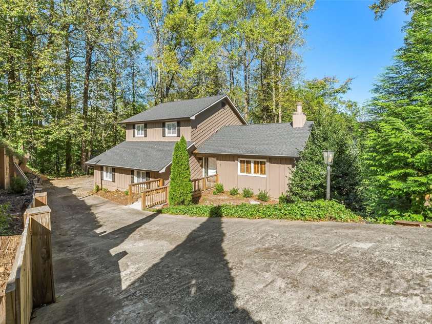 212 Riverside Drive, Morganton, NC 28655.  MLS# CAR4314566, YatesRealty ID 34413. 