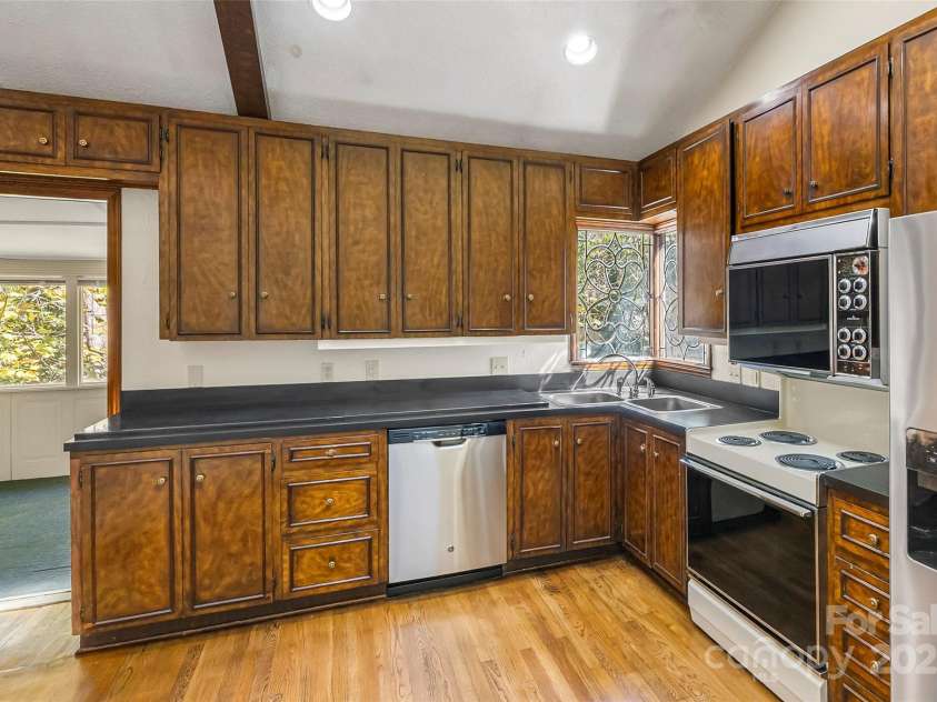 212 Riverside Drive, Morganton, NC 28655.  MLS# CAR4314566, YatesRealty ID 34413. 