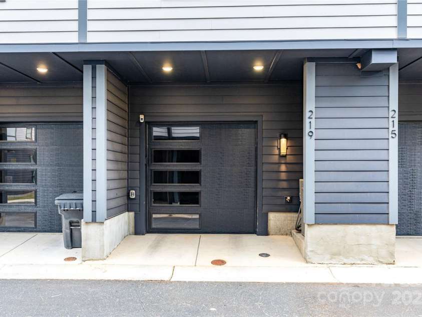219 Freeland Lane, Charlotte, NC 28217.  MLS# CAR4293678, YatesRealty ID 34414. 