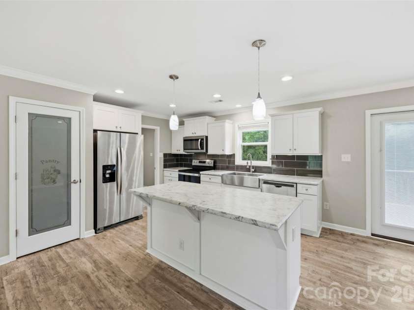 1259 Hardin Road, Dallas, NC 28034.  MLS# CAR4398396, YatesRealty ID 34415. Kitchen
