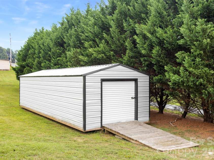 1259 Hardin Road, Dallas, NC 28034.  MLS# CAR4398396, YatesRealty ID 34415. Workshop/Storage Building with Rollup Door