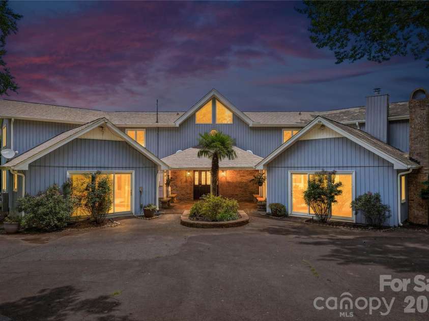 4872 Liberty Hill Road, York, SC 29745.  MLS# CAR4397290, YatesRealty ID 34418. Enjoy breath taking long range views from almost every room