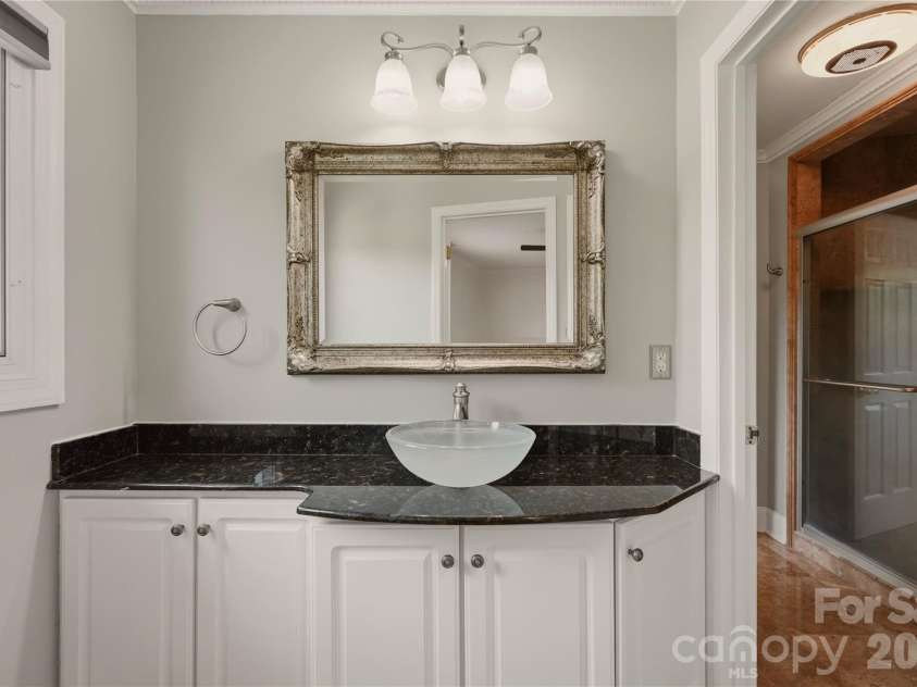 4872 Liberty Hill Road, York, SC 29745.  MLS# CAR4397290, YatesRealty ID 34418. Jack-N-Jill bath