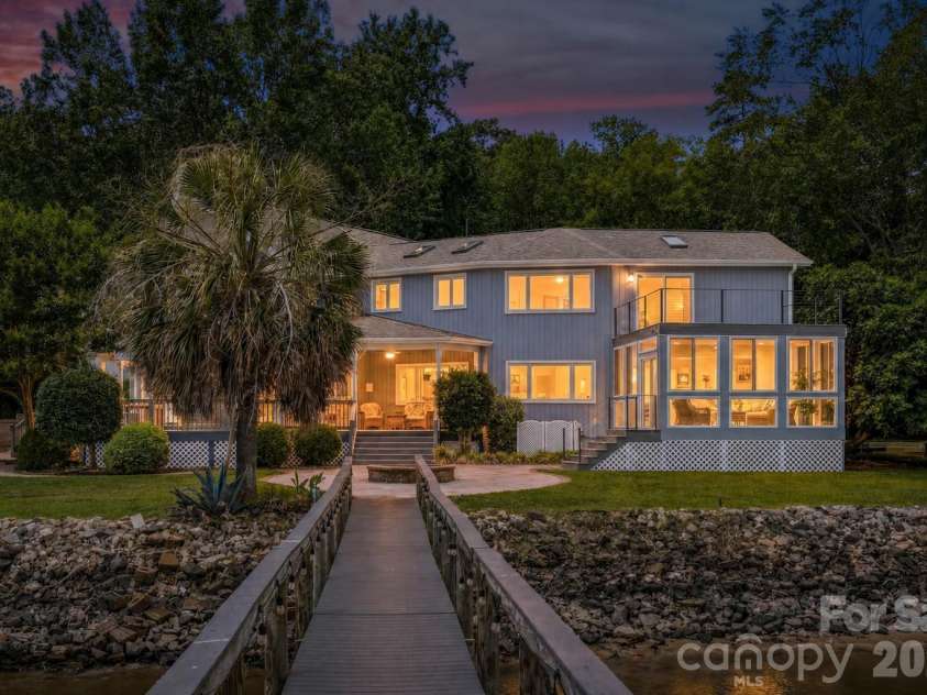 4872 Liberty Hill Road, York, SC 29745.  MLS# CAR4397290, YatesRealty ID 34418. Stunning 4 bedroom Waterfront home 