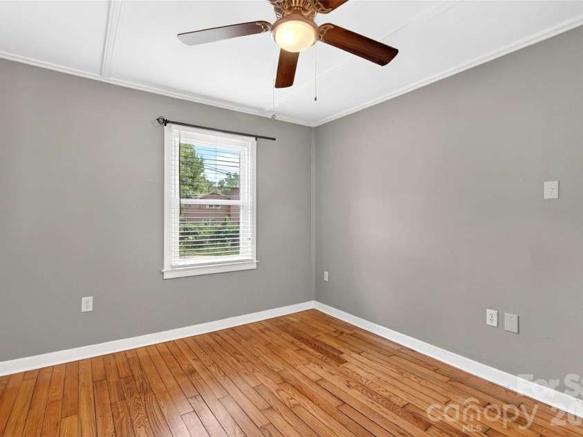 469 Kenilworth Road, Asheville, NC 28805.  MLS# CAR4395256, YatesRealty ID 34419. 